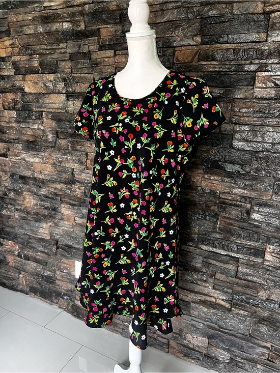 Hampton Dress. co Dresses & Skirts - Black Floral Short Sleeve Swing Dress - Bright Pink, Red & Green Print